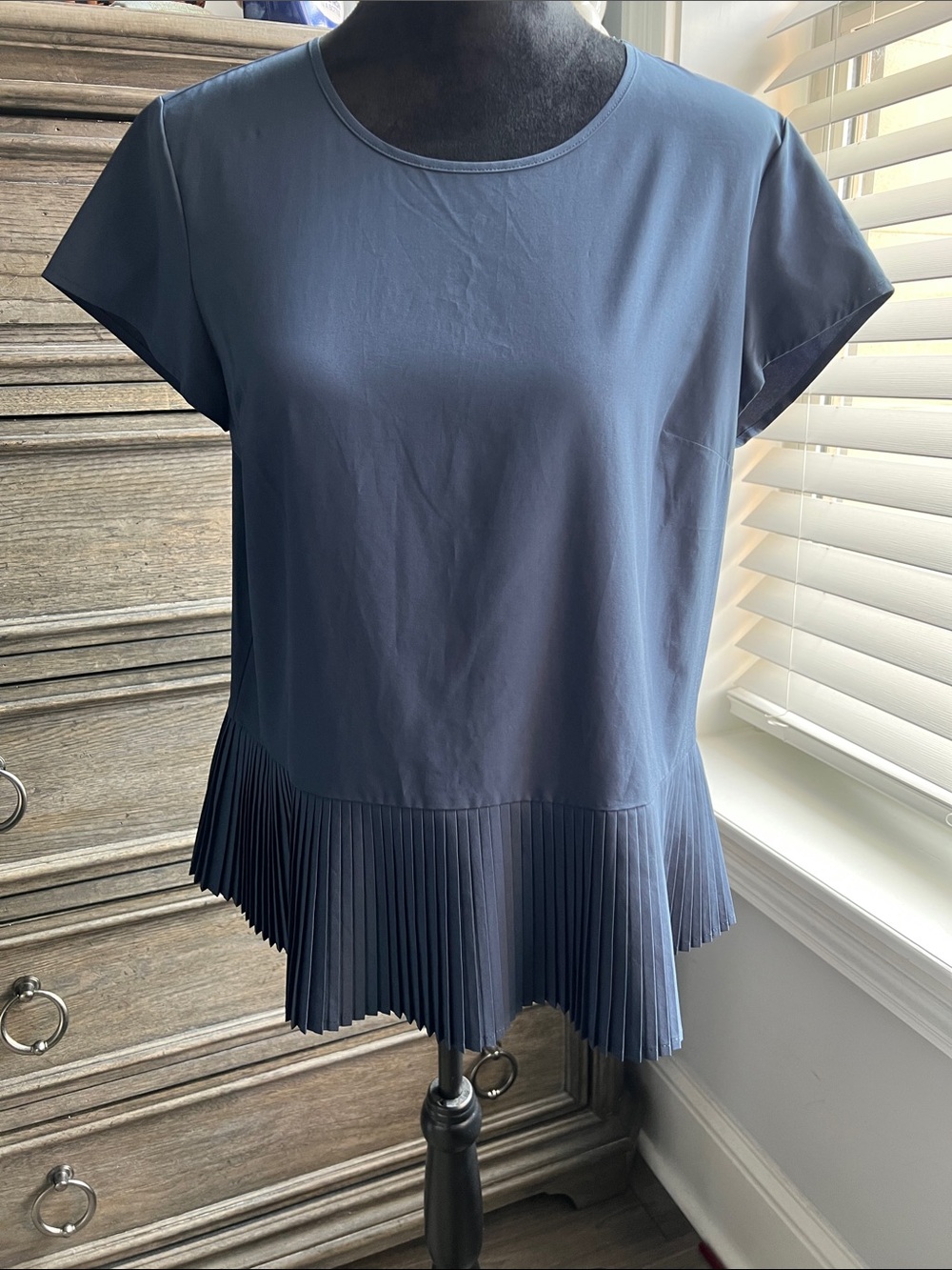 SPANX Yes Pleats Shirt Med Navy Blue Active Stretch UPF 50 Athleisure Get Moving